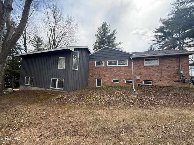 2080 Van Antwerp Road, Niskayuna, NY 12309