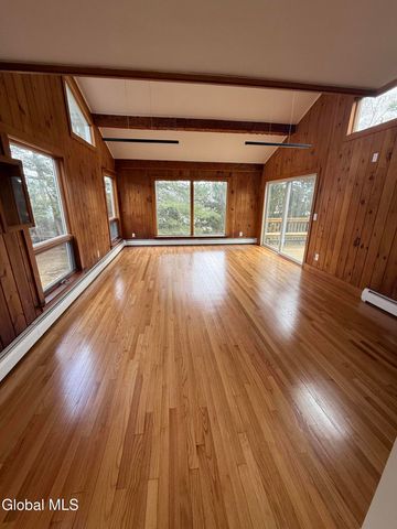 2080 Van Antwerp Road, Niskayuna, NY 12309