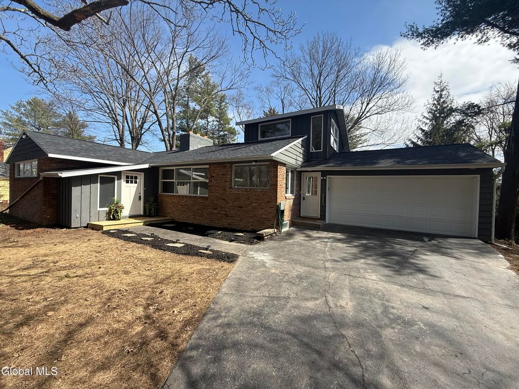 2080 Van Antwerp Road, Niskayuna, NY 12309