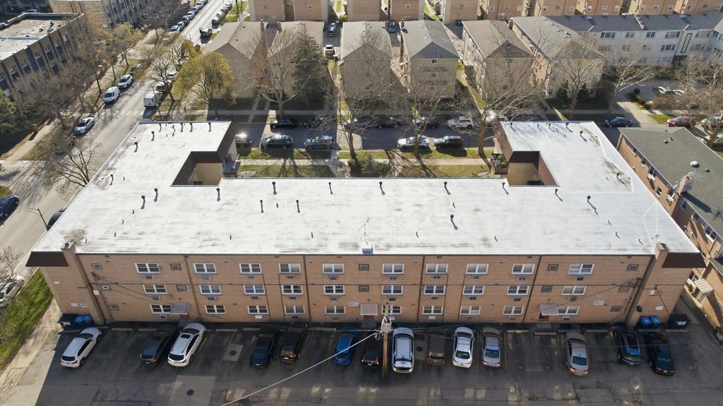 Image 21 of property listing at 5211 N Potawatomie Avenue 206, Chicago, IL 60656