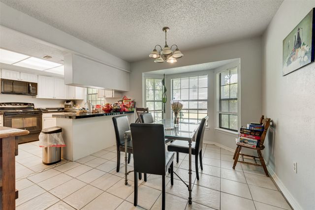 915 Freestone Drive, Arlington, TX 76017