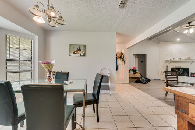 915 Freestone Drive, Arlington, TX 76017