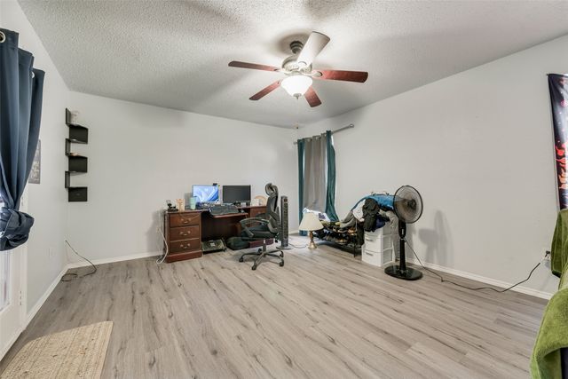 915 Freestone Drive, Arlington, TX 76017