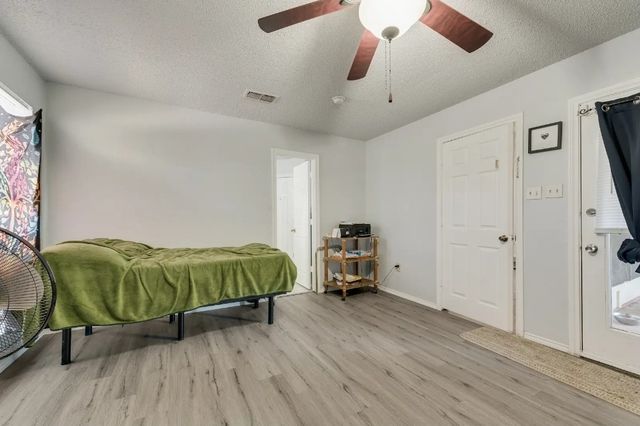 915 Freestone Drive, Arlington, TX 76017