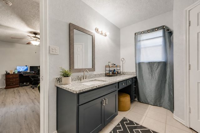 915 Freestone Drive, Arlington, TX 76017