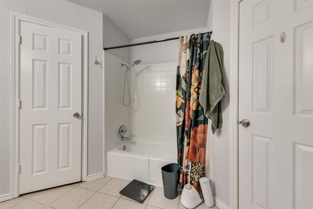 915 Freestone Drive, Arlington, TX 76017