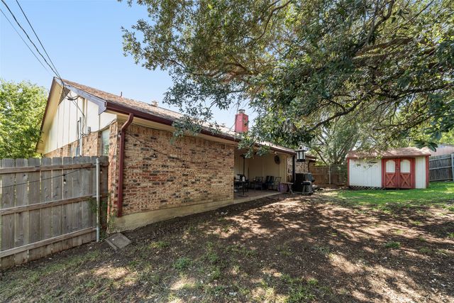 915 Freestone Drive, Arlington, TX 76017