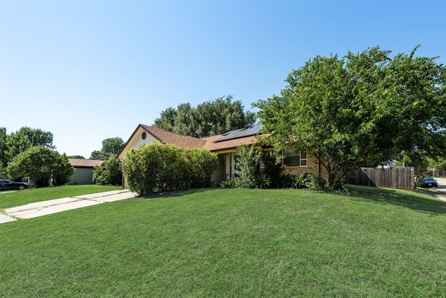 915 Freestone Drive, Arlington, TX 76017