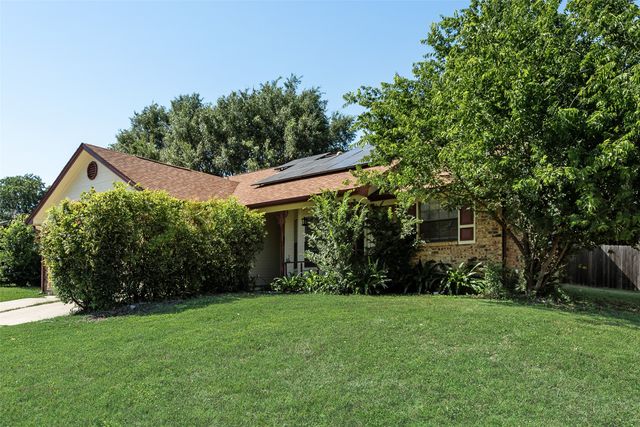 915 Freestone Drive, Arlington, TX 76017