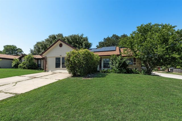 915 Freestone Drive, Arlington, TX 76017