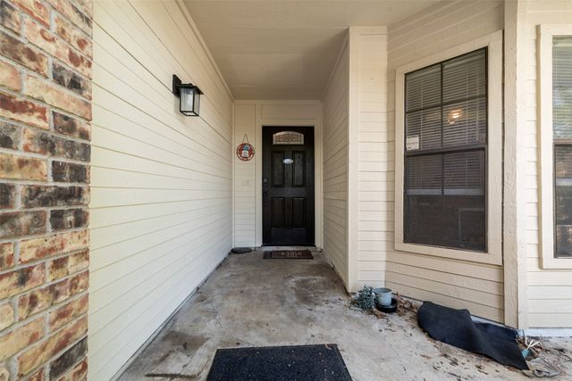915 Freestone Drive, Arlington, TX 76017