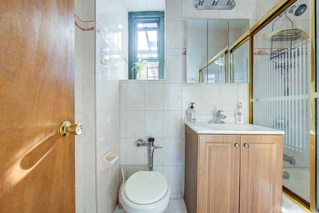 7811 35th Ave # 4, New York City, NY 11372