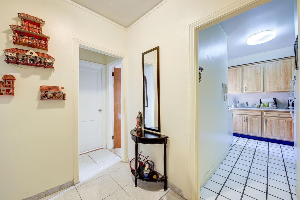 7811 35th Ave # 4, New York City, NY 11372