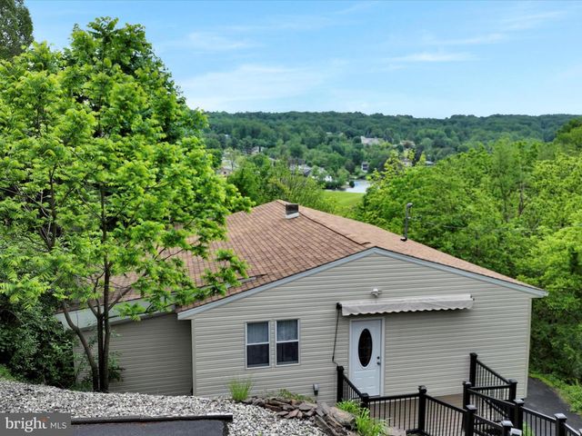 913 WYNONAH DR, Auburn, PA 17922
