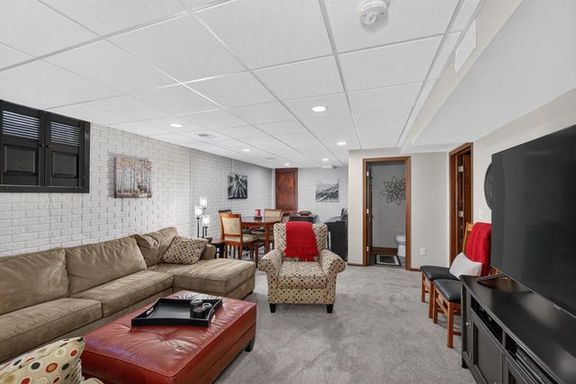 1727 Cloverview STREET, West Bend, WI 53095