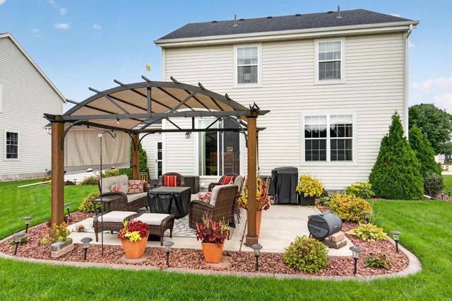 1727 Cloverview STREET, West Bend, WI 53095