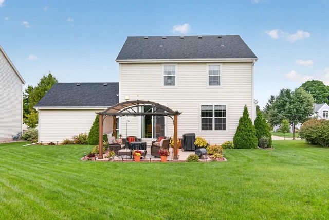 1727 Cloverview STREET, West Bend, WI 53095