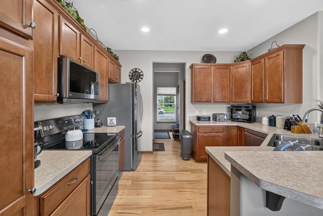 1727 Cloverview STREET, West Bend, WI 53095