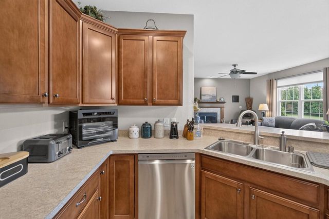 1727 Cloverview STREET, West Bend, WI 53095