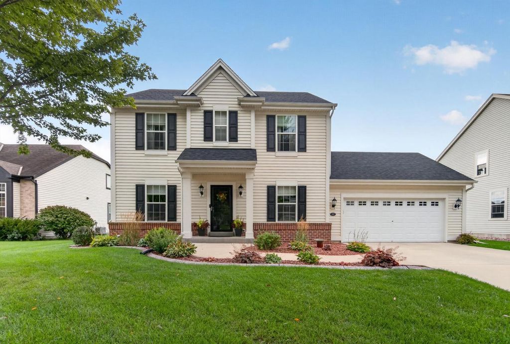 1727 Cloverview STREET, West Bend, WI 53095