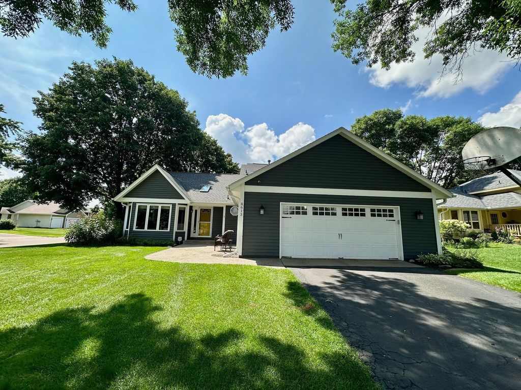 8613 Penn Avenue N, Brooklyn Park, MN 55443