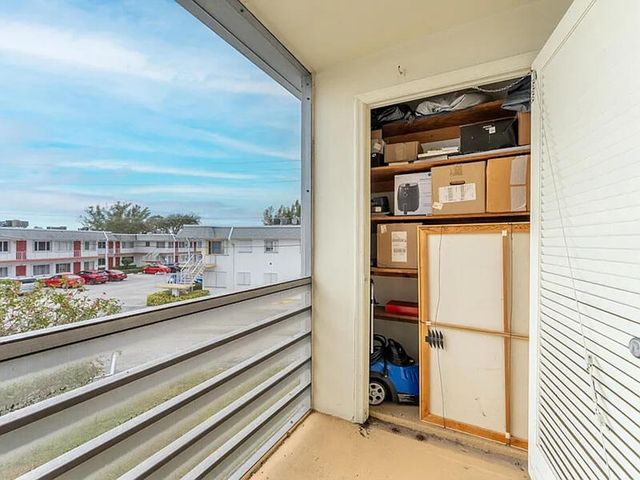 2920 CYNTHIA Lane 202, Lake Worth Beach, FL 33461