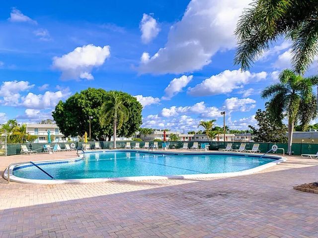 2920 CYNTHIA Lane 202, Lake Worth Beach, FL 33461