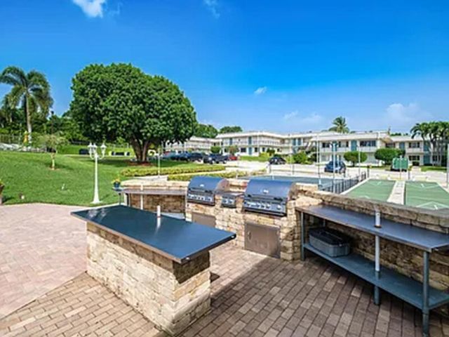2920 CYNTHIA Lane 202, Lake Worth Beach, FL 33461