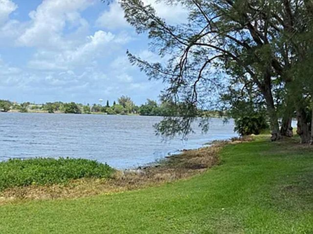 2920 CYNTHIA Lane 202, Lake Worth Beach, FL 33461