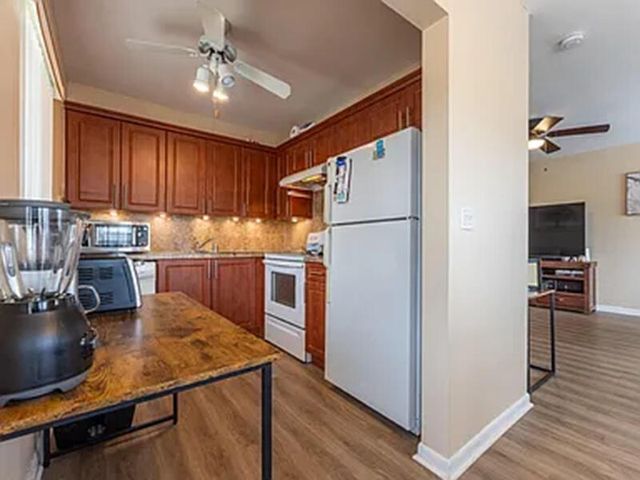 2920 CYNTHIA Lane 202, Lake Worth Beach, FL 33461