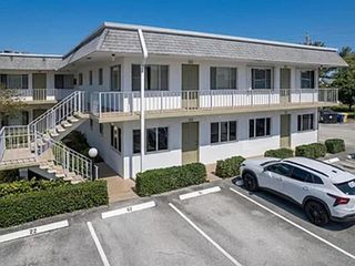 2920 CYNTHIA Lane 202, Lake Worth Beach, FL 33461