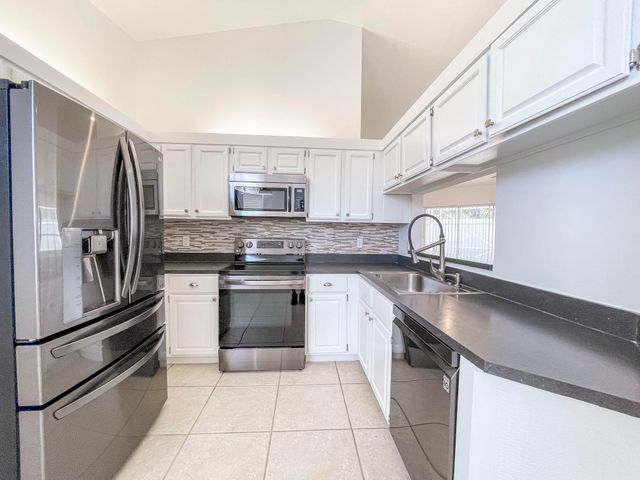 252 Moccasin Trail W, Jupiter, FL 33458