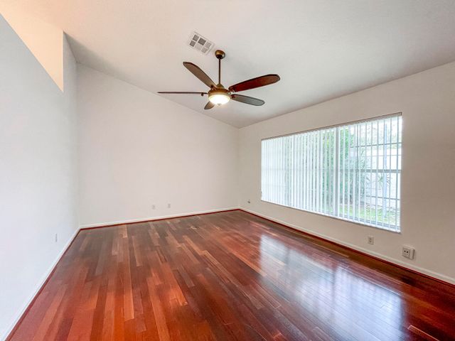 252 Moccasin Trail W, Jupiter, FL 33458