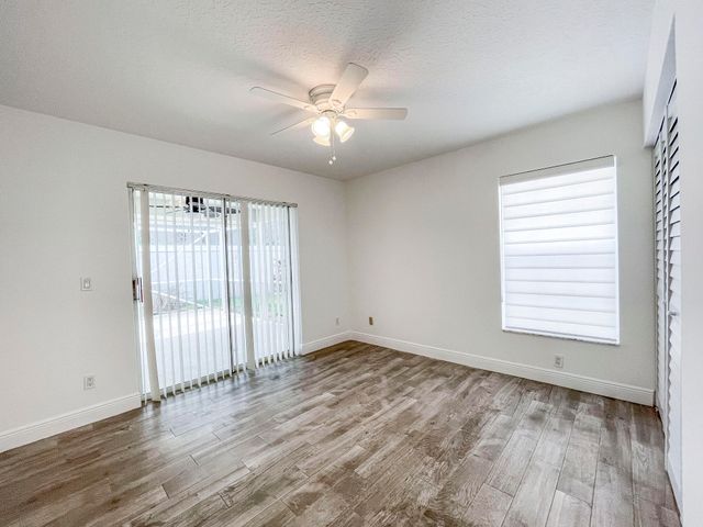252 Moccasin Trail W, Jupiter, FL 33458
