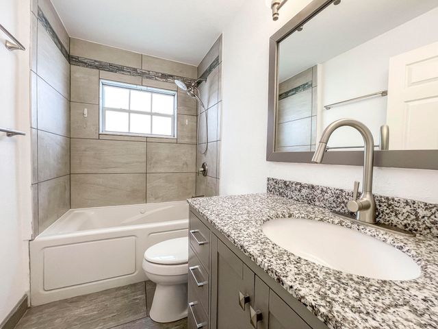 252 Moccasin Trail W, Jupiter, FL 33458