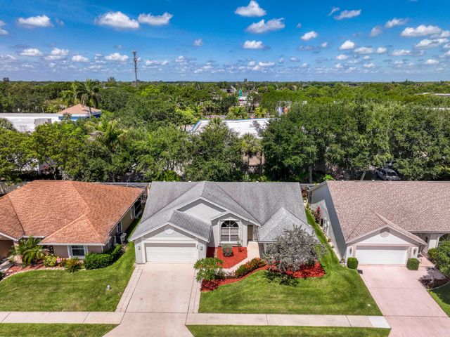 252 Moccasin Trail W, Jupiter, FL 33458