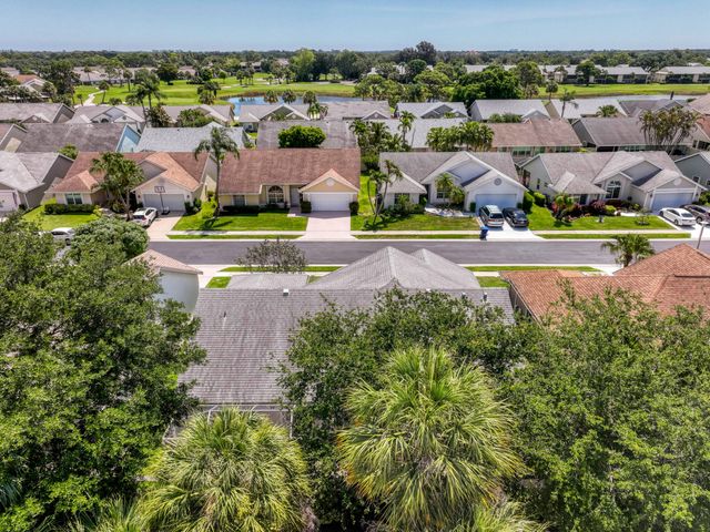 252 Moccasin Trail W, Jupiter, FL 33458