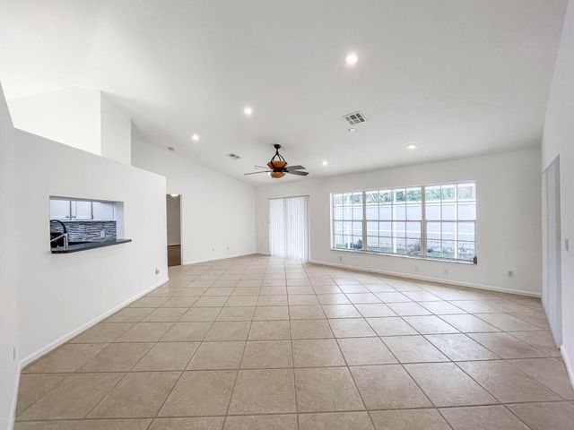 252 Moccasin Trail W, Jupiter, FL 33458
