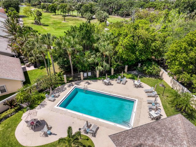 252 Moccasin Trail W, Jupiter, FL 33458