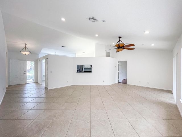 252 Moccasin Trail W, Jupiter, FL 33458