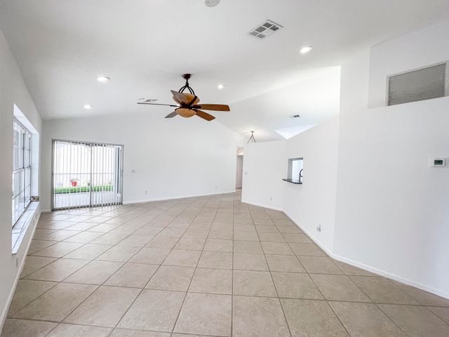 252 Moccasin Trail W, Jupiter, FL 33458