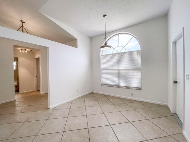 252 Moccasin Trail W, Jupiter, FL 33458