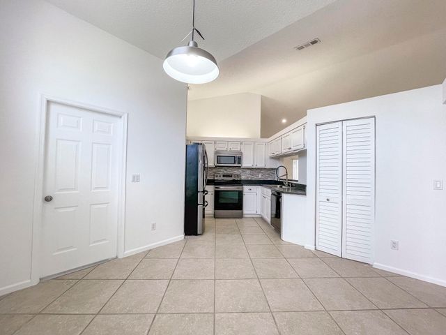 252 Moccasin Trail W, Jupiter, FL 33458