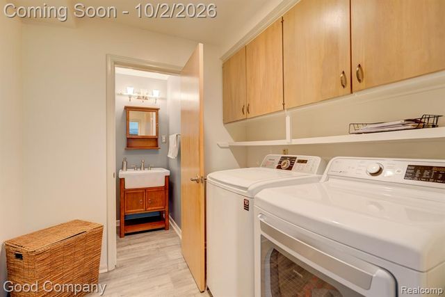 1604 Northumberland Drive, Rochester Hills, MI 48309