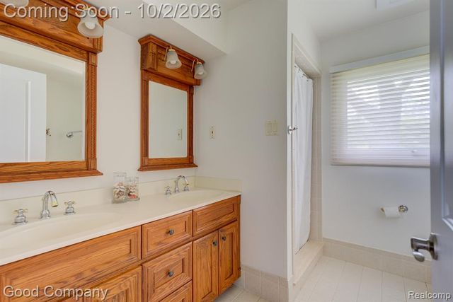 1604 Northumberland Drive, Rochester Hills, MI 48309