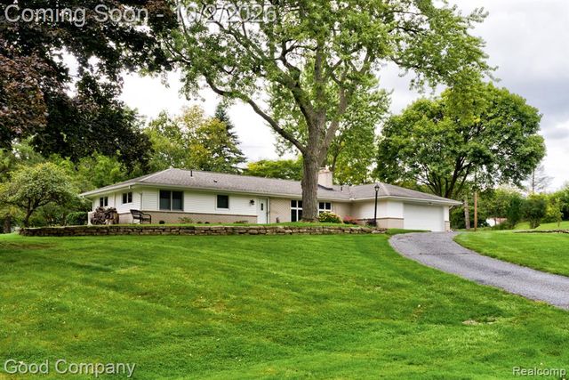 1604 Northumberland Drive, Rochester Hills, MI 48309