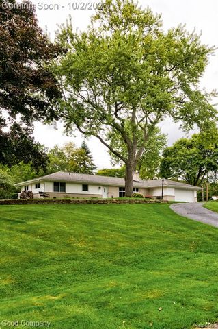 1604 Northumberland Drive, Rochester Hills, MI 48309