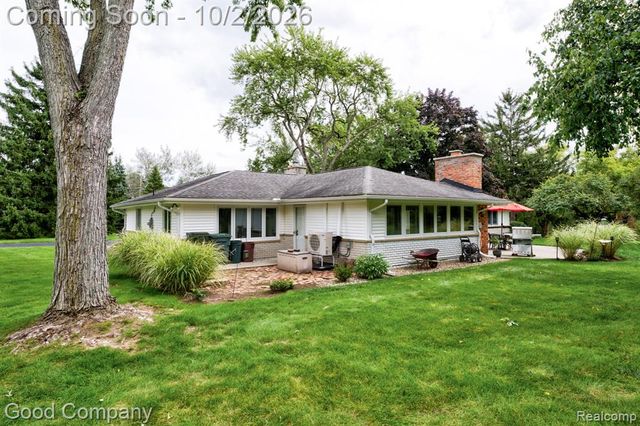 1604 Northumberland Drive, Rochester Hills, MI 48309