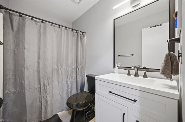 6 Tamarisk Quay Apt G, Hampton, VA 23666