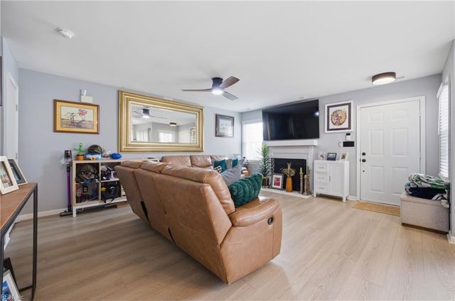 6 Tamarisk Quay Apt G, Hampton, VA 23666